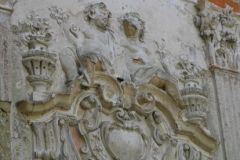 Zachowany fragment dekoracji ściany wielkiej sali na piętrze