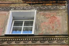 Greckie motywy zdobnicze na fasadzie domu przy ul. Słowackiego